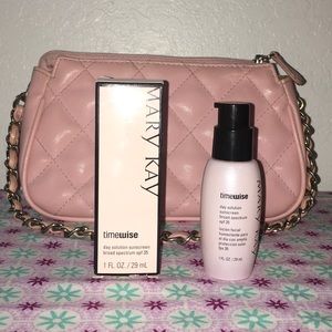 TW Day solution SPF 35 Mary Kay